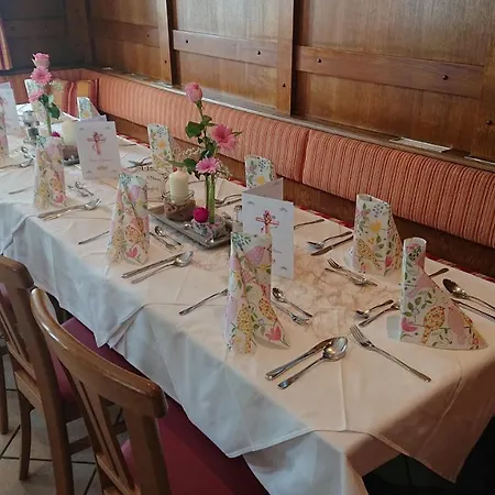 Hotel-restaurant Burgblick ホテル 3*