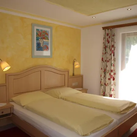 Hotel-restaurant Burgblick ホテル 3*